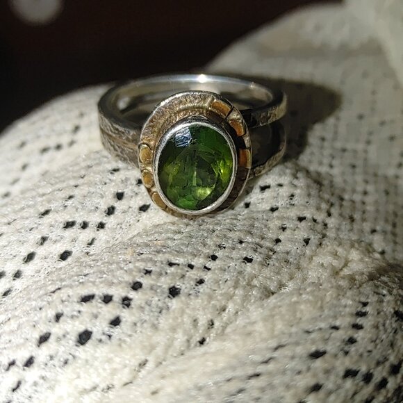 Sterling Silver Green Gemstone Ring Size 8.5 Intricate Band Design - Picture 12 of 12